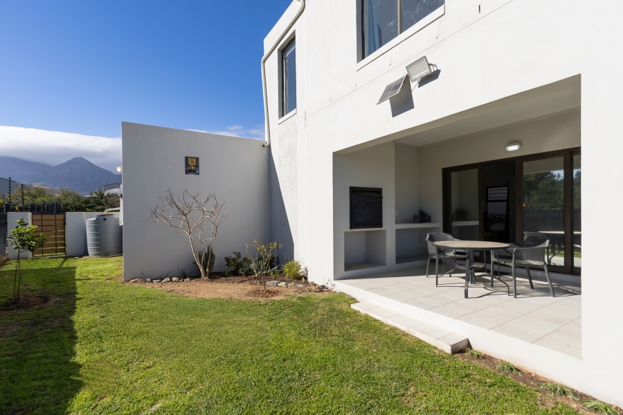 6 Bedroom Property for Sale in Sir Lowrys Pass Village Western Cape